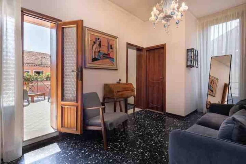 Ca’ Pesaro Rooftop Terrace Apartment. Apartamento *