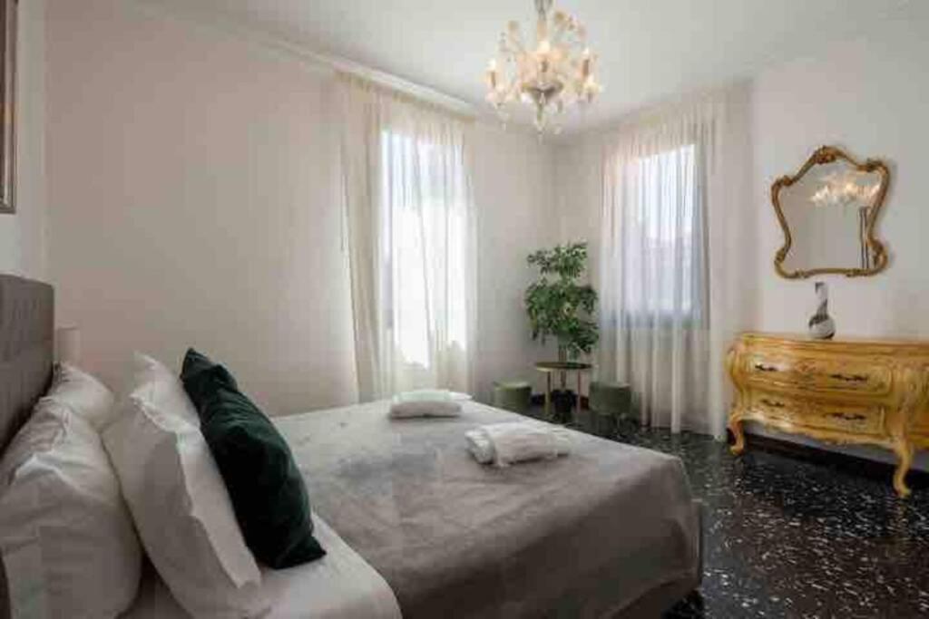 Ca’ Pesaro Rooftop Terrace Apartment. Apartamento